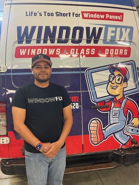 A WindowFix Field Service Team member.