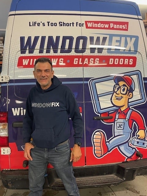 A WindowFix Field Service Team member.